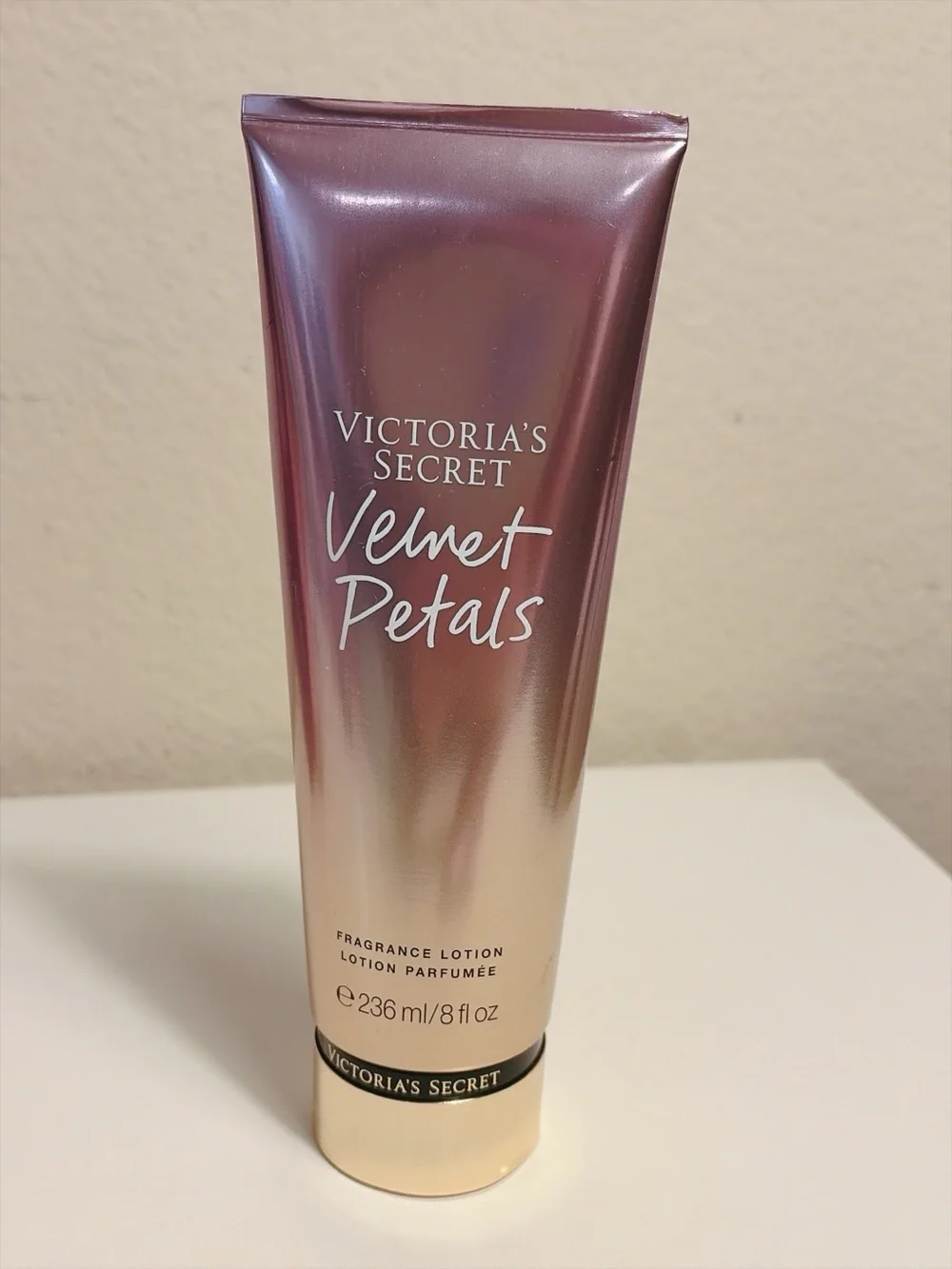 Victoria’s Secret Velvet Petals Fragrance Lotion 8 oz 236 mL NEW SEALED Cap Flaw